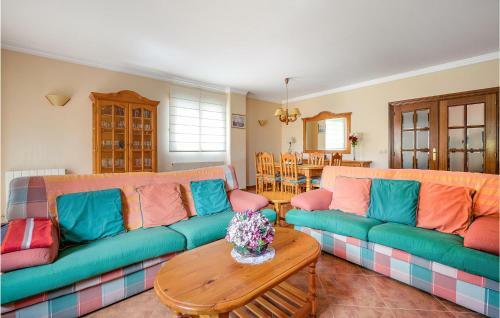 Stunning Home In Badar�n With Wifi And 5 Bedrooms