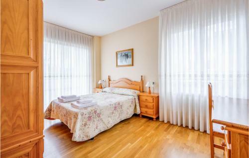 Stunning Home In Badar�n With Wifi And 5 Bedrooms
