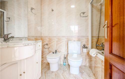 Stunning Home In Badar�n With Wifi And 5 Bedrooms