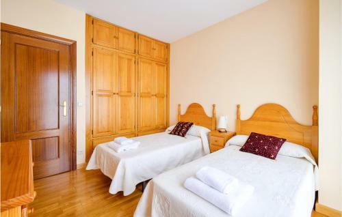 Stunning Home In Badar�n With Wifi And 5 Bedrooms