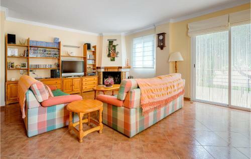 Stunning Home In Badar�n With Wifi And 5 Bedrooms
