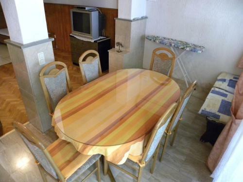 Apartment Perku?i? Nemira Vidovac