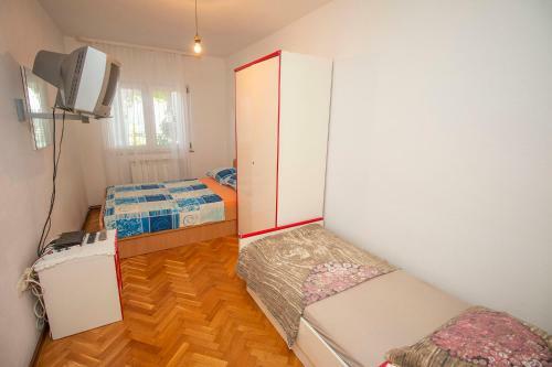 Apartment Perku?i? Nemira Vidovac