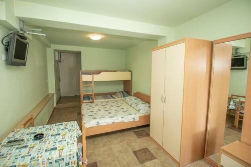 Apartment Perku?i? Nemira Vidovac