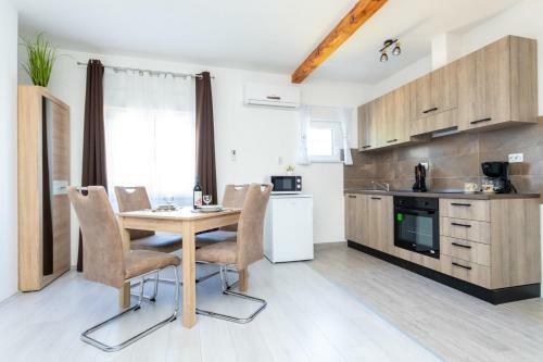Apartments Mina