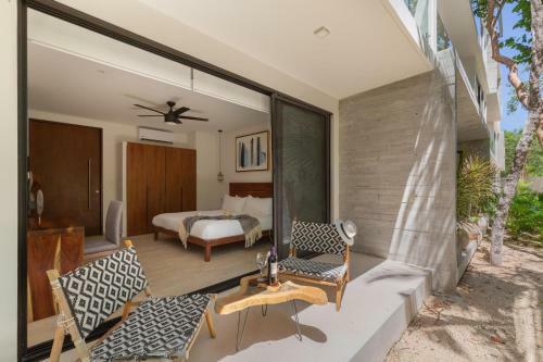 B�ak- C104- Jungle Studio 360� Rooftop Pool And Gym