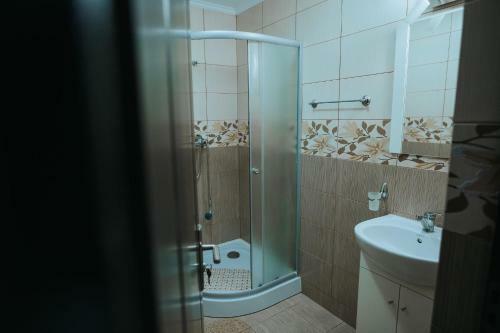 Hostal Pensiunea La Lenuta
