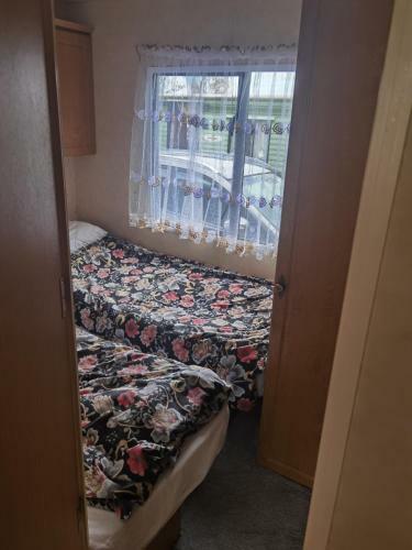 V Lochlands Caravan Park