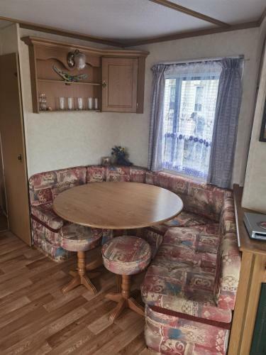 V Lochlands Caravan Park
