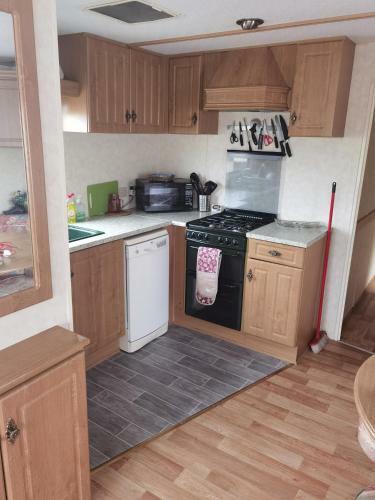 V Lochlands Caravan Park
