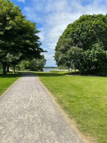 V Lochlands Caravan Park
