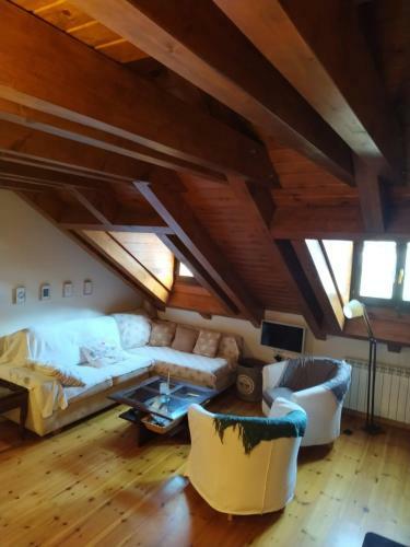 Apartamento Acojedor �tico De Monta�a