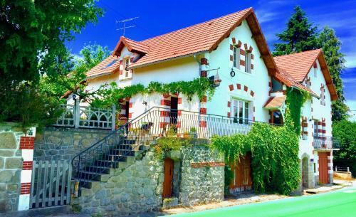 Bed & Breakfast Chambres Chez L'habitant Et Table D'h�tes Crocq