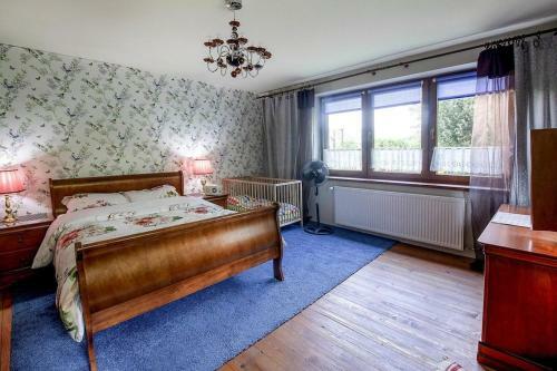 Holiday Home, Stroza