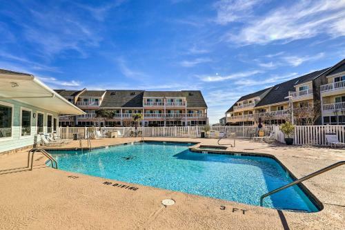 Apartamento Oceanside Emerald Isle Condo, Steps To Beach!