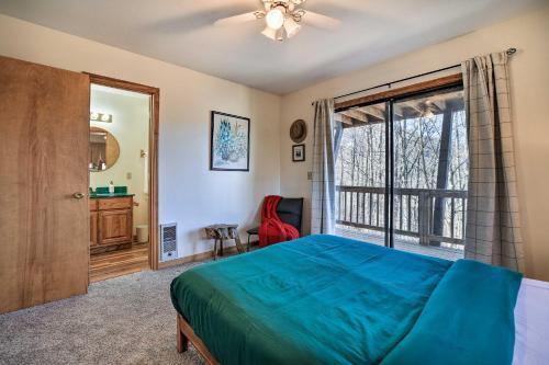 Sun-dappled, Pet-friendly Maggie Valley Cabin