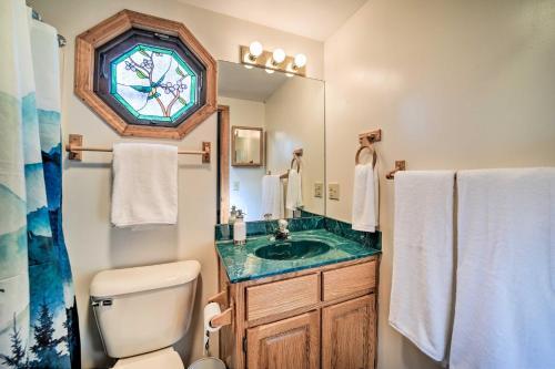 Sun-dappled, Pet-friendly Maggie Valley Cabin
