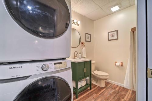 Sun-dappled, Pet-friendly Maggie Valley Cabin