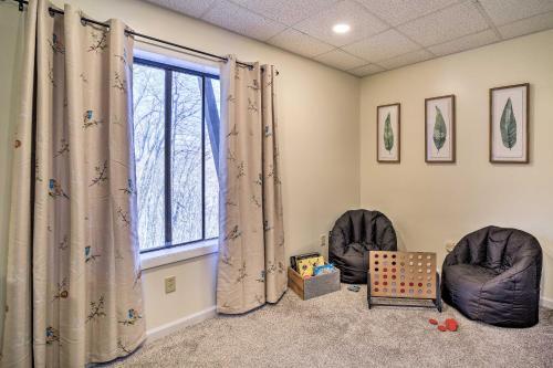 Sun-dappled, Pet-friendly Maggie Valley Cabin