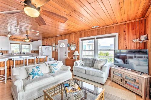 Oceanfront Family Cottage With Beach Access!