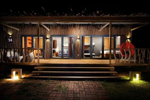 Hotel Crusoe Cabins Casobe