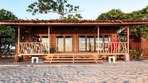 Hotel Crusoe Cabins Casobe