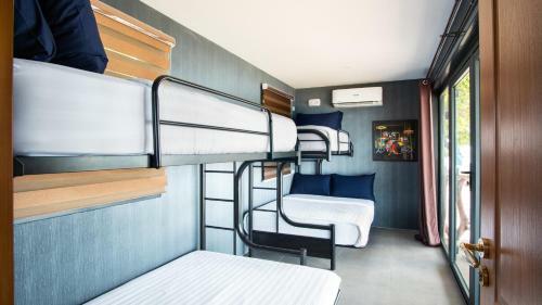 Hotel Crusoe Cabins Casobe