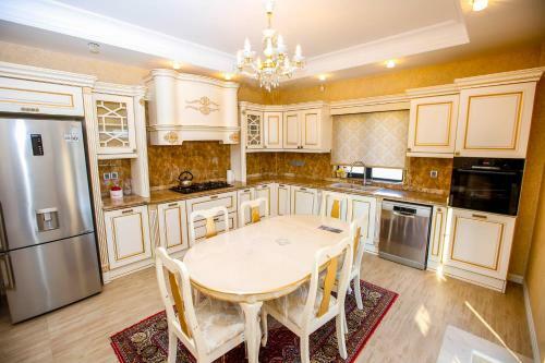 Cheerful 5 Bedroom Villa With Pool
