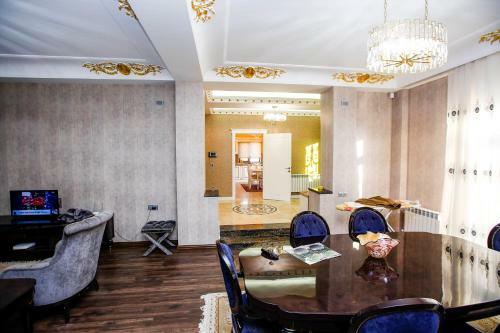 Cheerful 5 Bedroom Villa With Pool