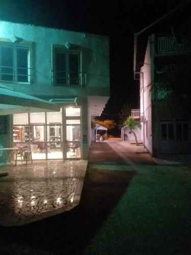 Hostal Camp Grude
