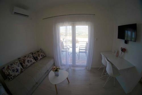 Hostal Apartmani Ogi 1