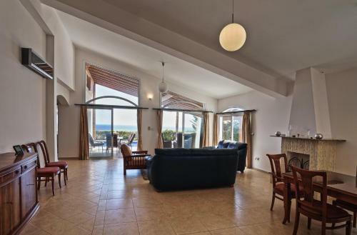 Luxury Seafront Villa With Panoramic Sea View & Huge Private Pool