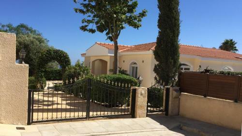 Luxury Seafront Villa With Panoramic Sea View & Huge Private Pool