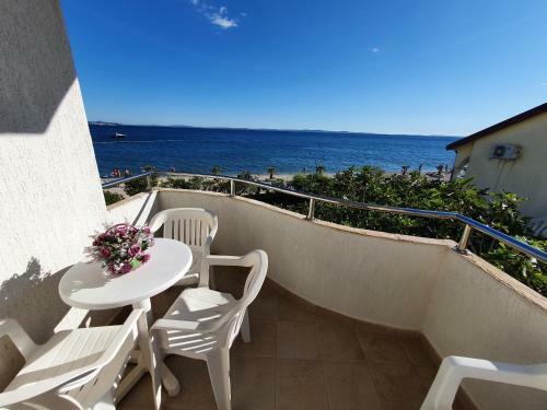 Sea & Garden Apartment Vir