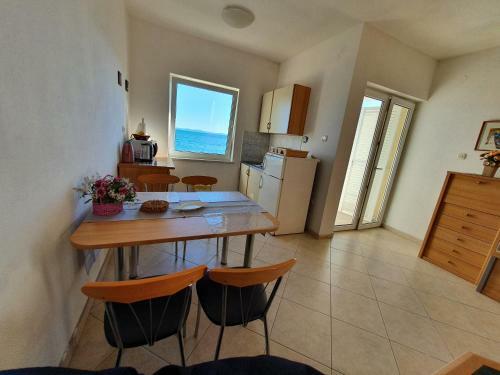 Sea & Garden Apartment Vir