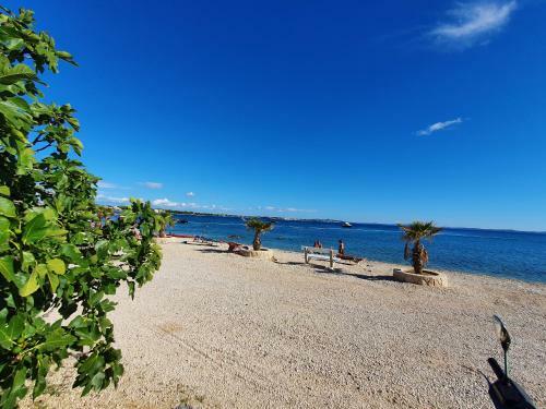 Sea & Garden Apartment Vir