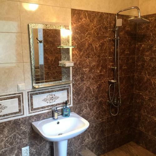 Hostal Guest House On Tamar Mepe 3
