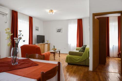 Golden Cape Apartments