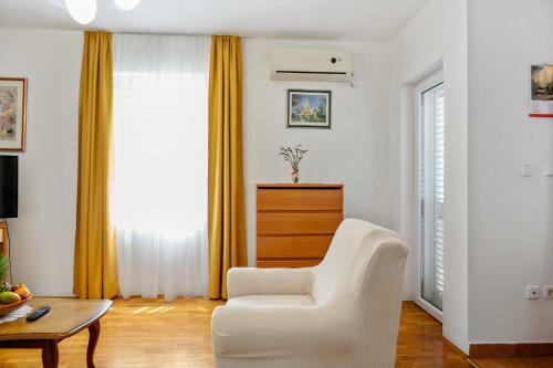Golden Cape Apartments