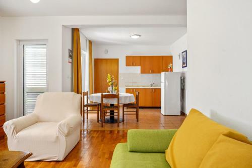 Golden Cape Apartments