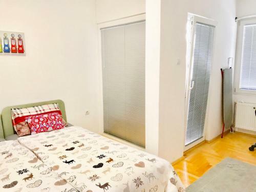 Regina's Apartments
