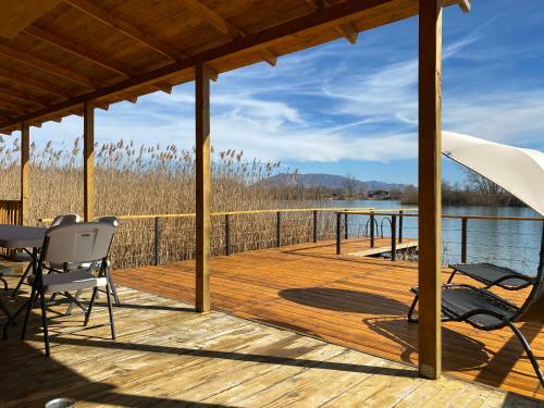 Lake River House Ada Bojana