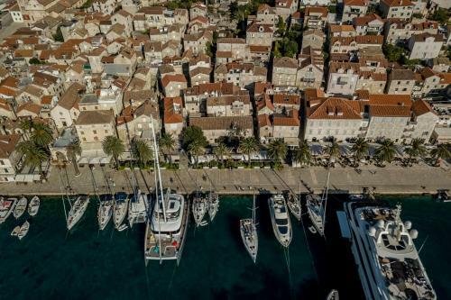 Hvar De Luxe Apartments 1