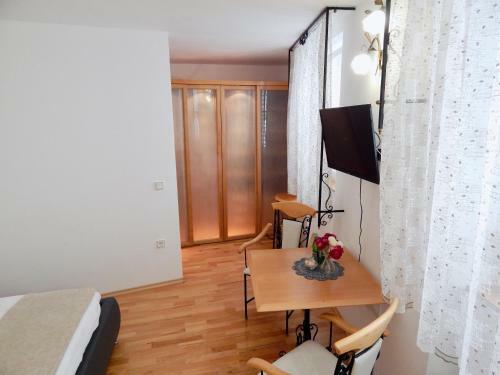 Hostal Apartments Igor