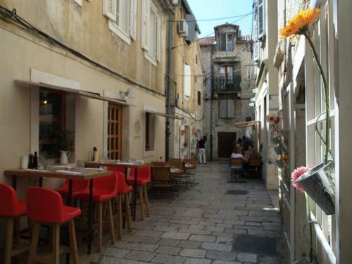 Hostal Buga And Tuga Rooms