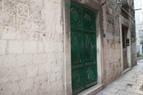 Hostal Buga And Tuga Rooms
