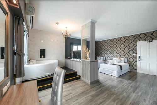 Patra Luxury Hotel