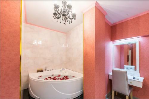 Patra Luxury Hotel