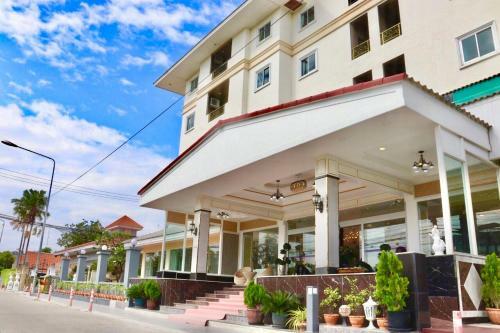 Patra Luxury Hotel