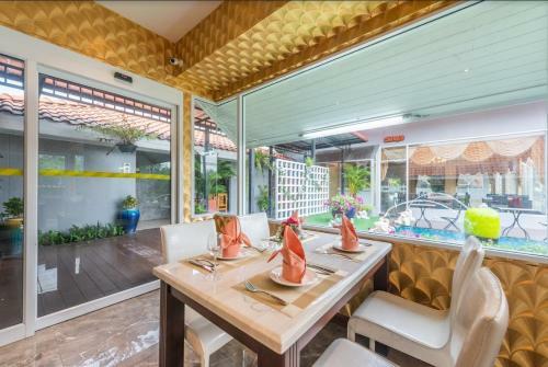 Patra Luxury Hotel